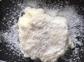 定型后，上面撒一层椰蓉