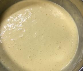 注意搅拌时的手法不要画圈，最好2点到8点角度方向拌匀即可