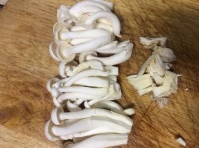 海鲜菇取缔洗净