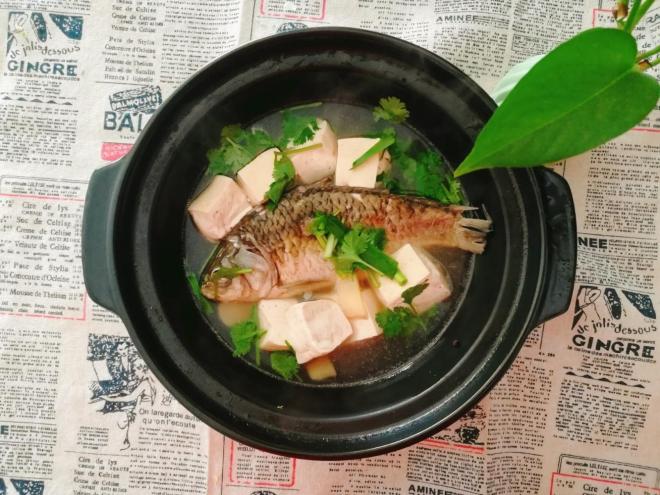 鲫鱼豆腐汤