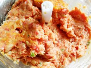 绞肉机高速打发一分半钟左右