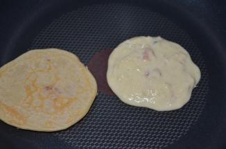 翻面后再煎2-3分钟即可。
