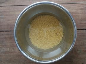 脱皮绿豆洗净后用清水浸泡4小时以上