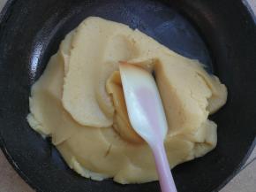 一直炒至豆沙抱团变干