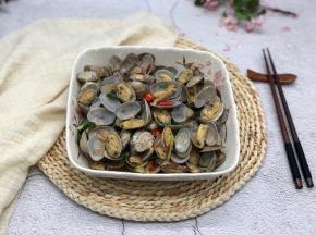 因为加了豆瓣酱，所以其他的调料尽量少甚至可以不要。