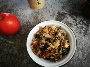 偶尔换个口味吃炒饭吧，吃到紫菜时，会吃出寿司的味道哦！