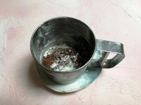 低粉，泡打粉，可可粉过筛备用。