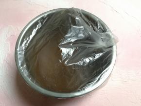 用保鲜袋套起来，放冰箱冷藏一个晚上。