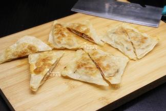 出锅之后，对角切开