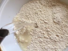 面粉用200克开水烫一下