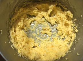 用打蛋器打发均匀