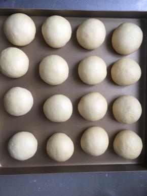 依次包好，放入烤盘，35度二发至2倍大