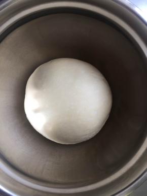 后油法把面团揉至扩展阶段