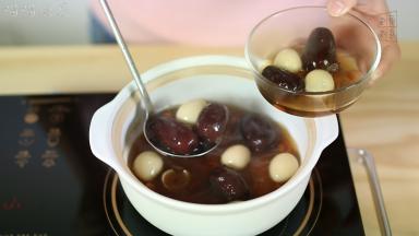 美味的红枣鹌鹑蛋红糖水就做好了。