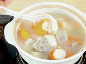 食用前加入适量的盐调味。