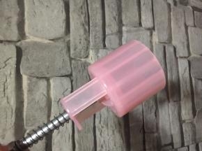 准备好月饼模具，印花片上抹一点点的食用油，防止沾连。