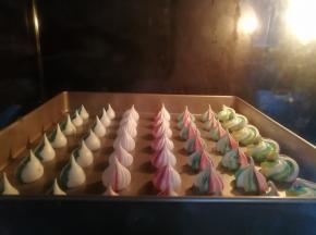 烤箱100度烤100分钟左右，低温烘烤不会开裂，不会粘手。