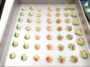 出炉以后晾凉，用盒子装起来，放冰箱冷藏即可。可以放在蛋糕上面做装饰，也可以空口吃，入口即化的感觉，不会很甜腻。