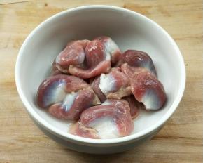 取太阳谷鸡胗半包即250克。