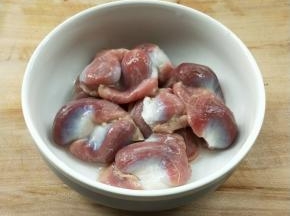 取太阳谷鸡胗半包即250克。