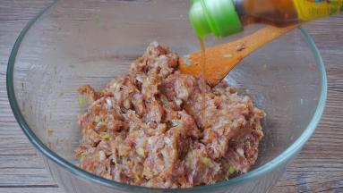 加一点香油再拌匀