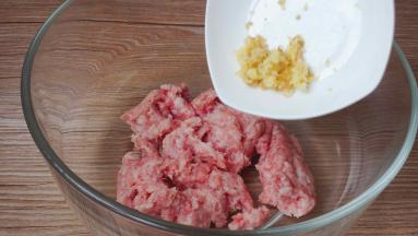 肉馅中加入，姜蓉