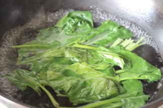 2:开水下锅焯水捞出