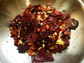 起锅前加入适量的鸡精翻炒均匀即可。