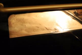 烤箱预热150度上下火中层25分钟（我用的是卡士750A的自带烤盘，尽量用比较浅和大的烤盘）