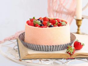 跟以往的奶油蛋糕不同，无需任何抹面基础就可以完成哦！