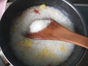 放白糖，搅拌均匀，就可以享用啦！