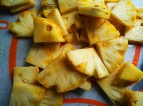 将菠萝切片