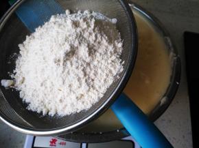 筛入低筋粉