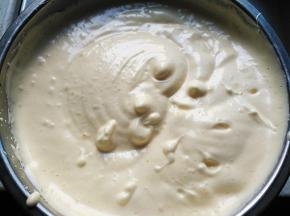 用电动打蛋器搅拌均匀