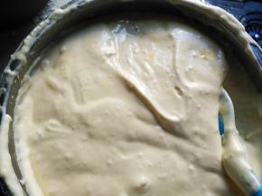 沿着盆边加入油奶混合液