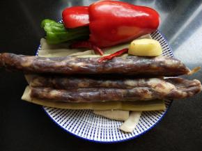 准备所有食材，洗净（我买的是处理过的焯水了的笋尖）