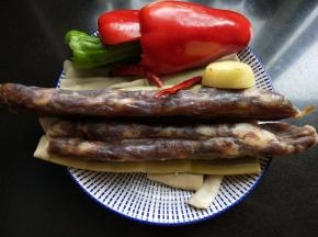 准备所有食材，洗净（我买的是处理过的焯水了的笋尖）