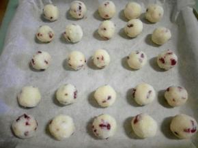 所有的椰蓉球都抓好啦！烤完一盘再继续烤