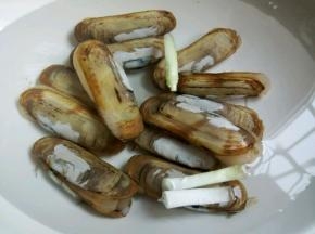 葱白加几根，也是帮助吐泥沙的