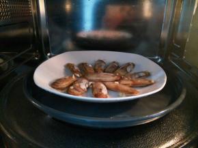 放微波炉，按烤串键分钟