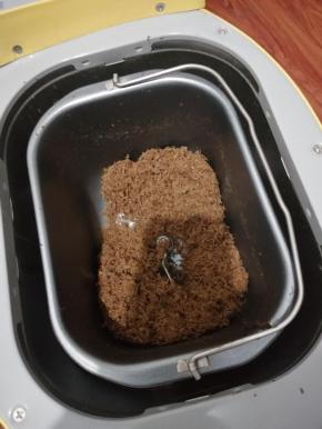 放入面包机按钮果酱一个程序