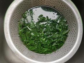 放入清水中浸泡沥干。
