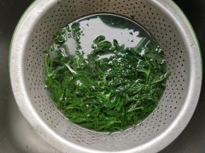 放入清水中浸泡沥干。