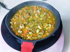 小火力炖10分钟。
