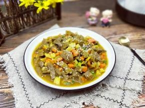 盛出装盘，撒上熟白芝麻。