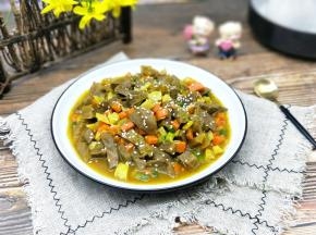 来一碗米饭，盖浇饭吃起来。