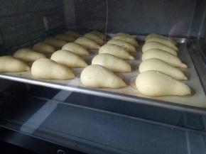 放入预热好的烤箱，上下火180度中层烤25分钟