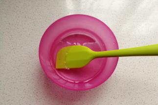 白糖加适量温水化开