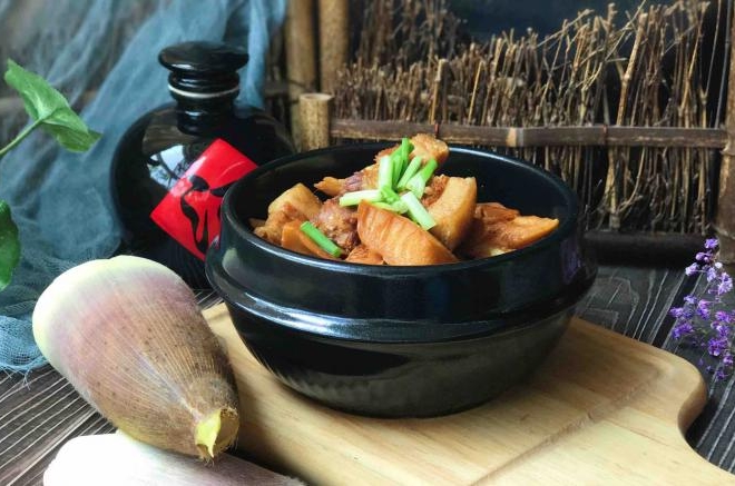 清明时令菜-毛笋烧肉