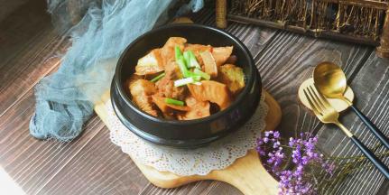 出锅装盘撒上葱段